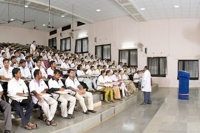 MBBS in Philippines vs MBBS in India – Fees, Quality & Career (2026 Guide)